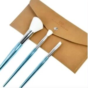 Elaina Badro Baby Blues Set of Three Makeup Brushes NEW IN PACKAGE w/ Pouch